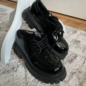 NWOT! Glossy Black Women's Shoes